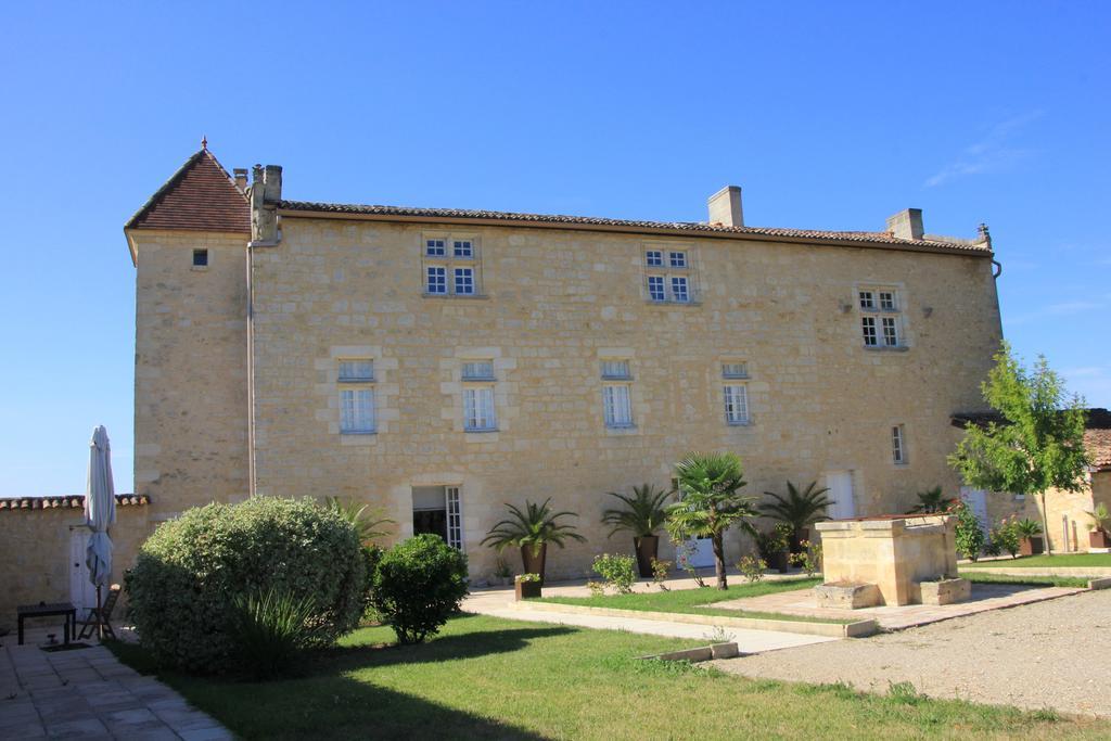 Отель Chateau Isabeau De Naujan Сен-Венсан-де-Пертинья Номер фото